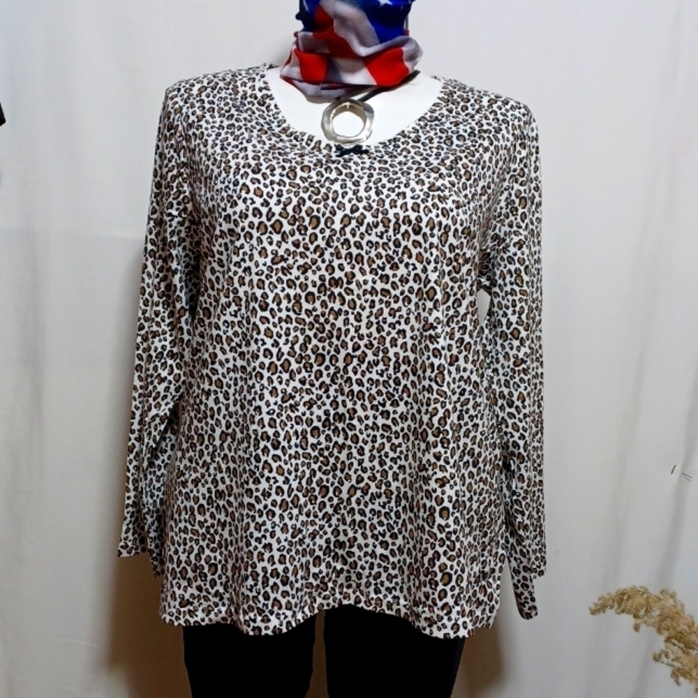 CHARTER CLUB WOMENS TOP SIZE 2X IN A BEAUTIFUL ANIMAL PRINT